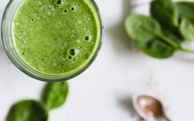 Spinach, lettuce and kiwi smoothie